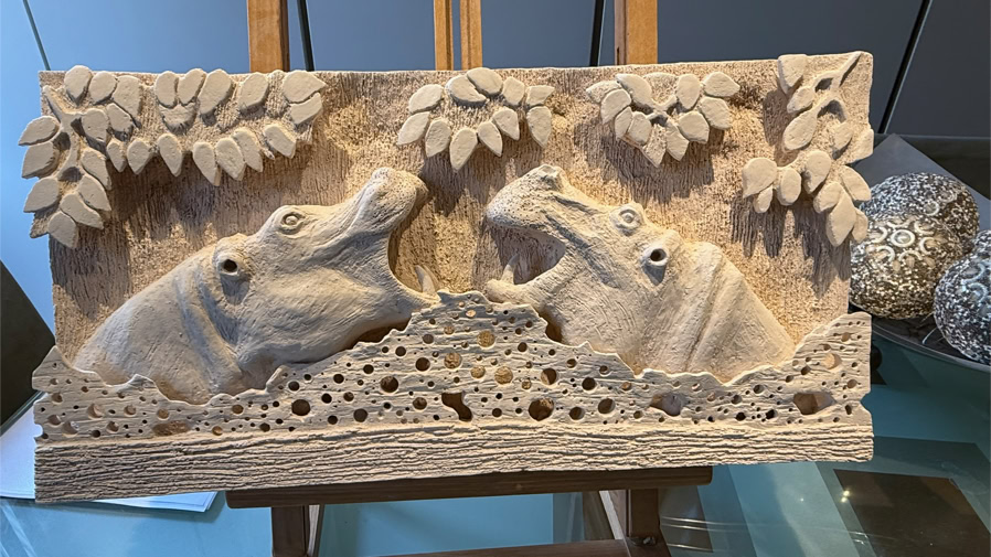 Sculpture d’Eric Picard, série Haut-relief en Afrique — 2
