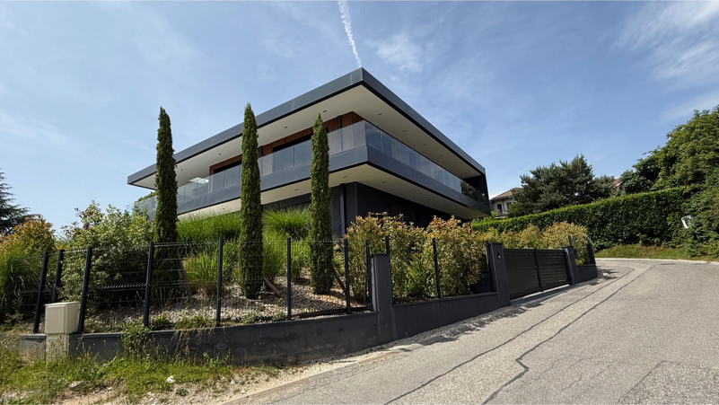 Maison contemporaine face au lac d’Annecy